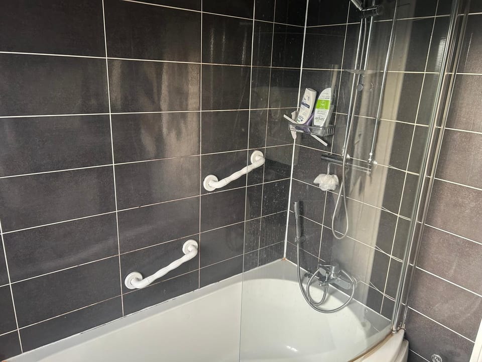 Cosy Double Room - Free Parking near Hospital Vacation rental in Coventry