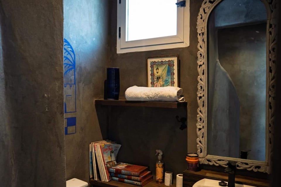 Bathroom, towels