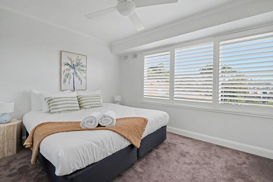Double Bay Delight with Parking - NEW Apartment in Sydney