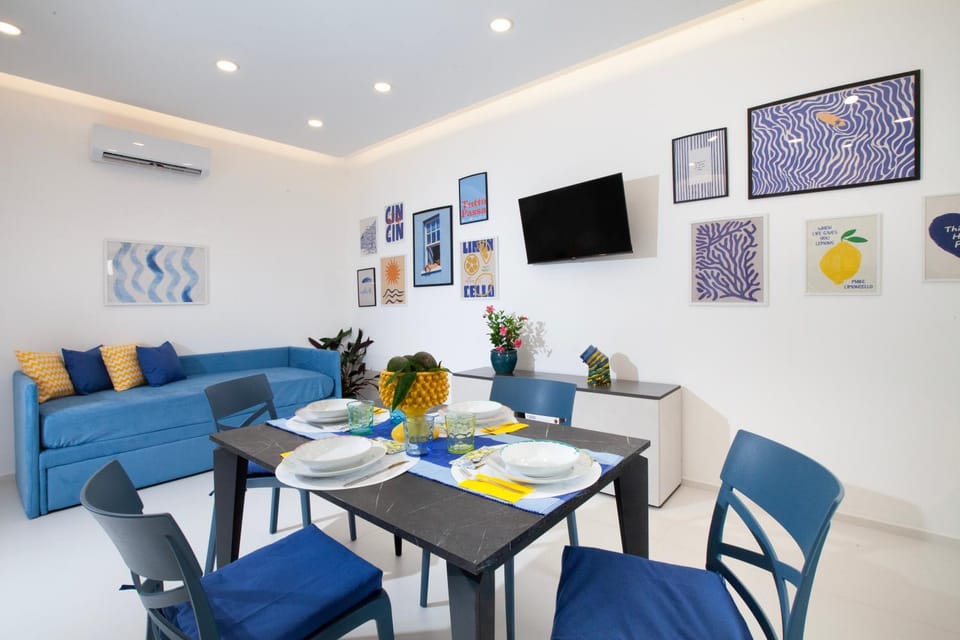 TV and multimedia, Living room, Dining area