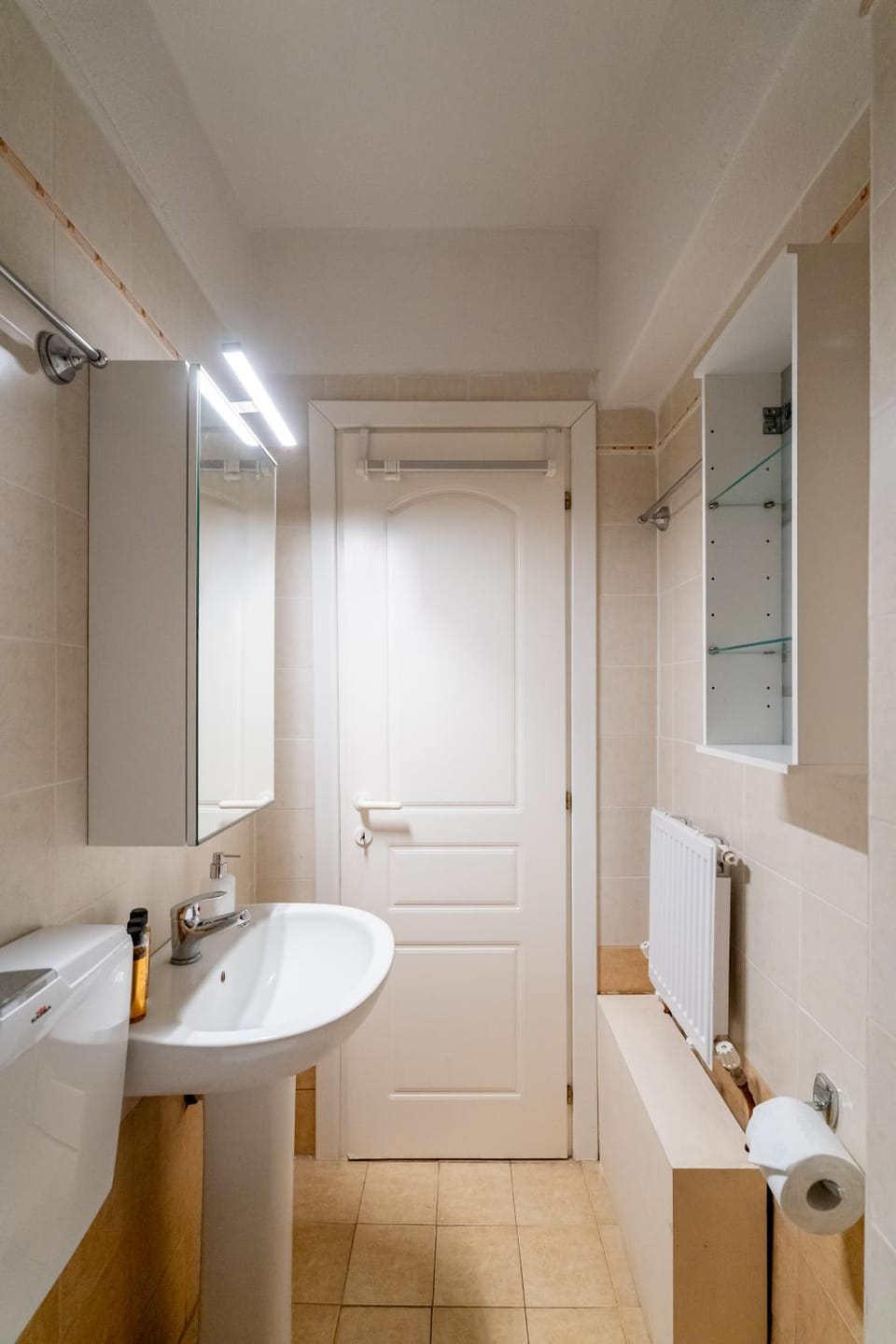 Shower, Toilet, towels
