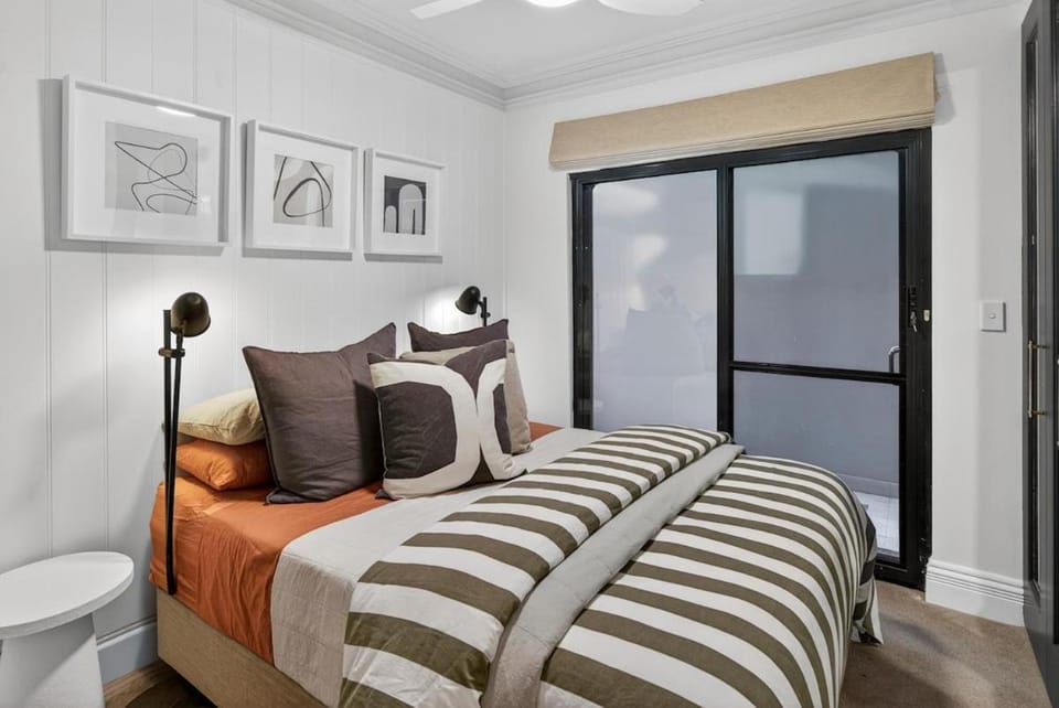 Rare 6BR Manly Beach Stay 3 Apartments House in Manly