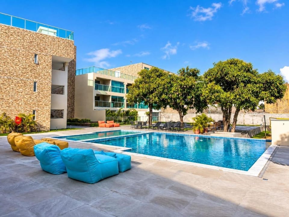 Swimming pool