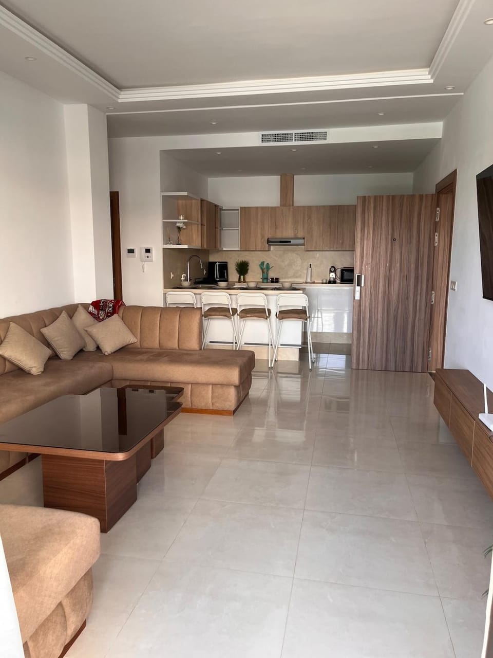 Kitchen or kitchenette, Living room, Seating area, Dining area, stove