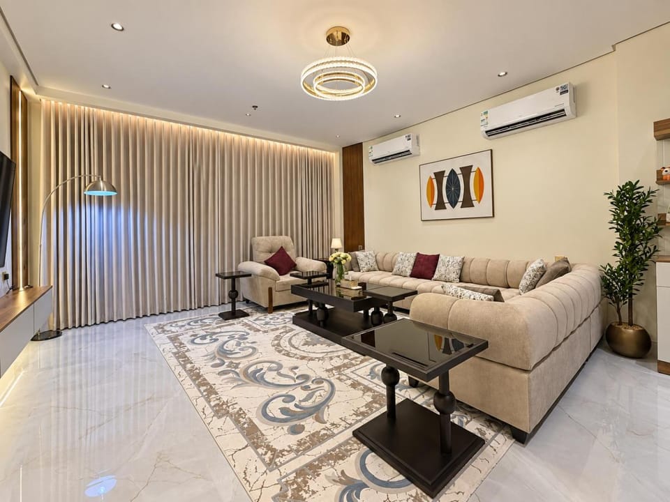 AZURA Luxury Sea View Apartment Apartment in Al Khobar