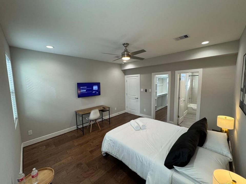 Charming Private Room Minutes From Downtown Vacation rental in Harris County