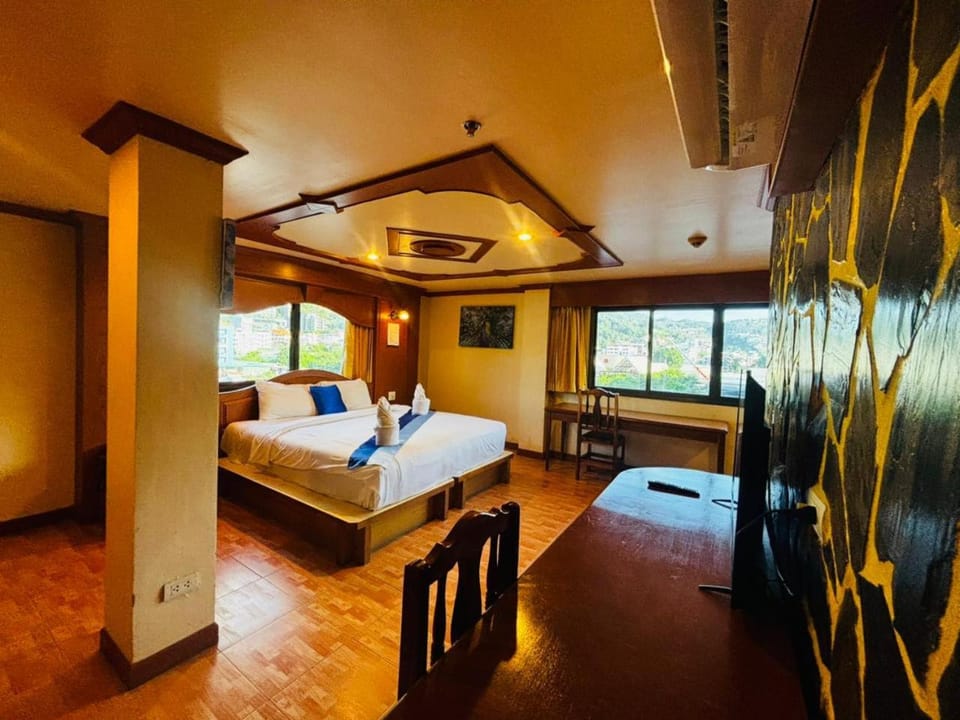 Bed, TV and multimedia, Photo of the whole room, Bedroom