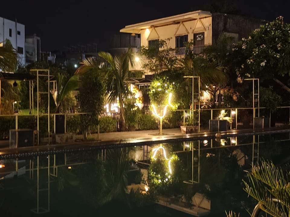 Swimming pool