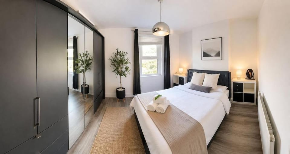 Bed, Photo of the whole room, Bedroom, wardrobe