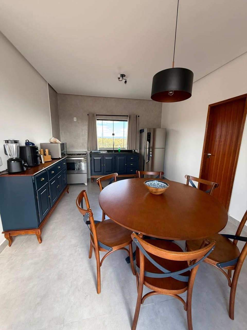 Kitchen or kitchenette, Seating area, Dining area