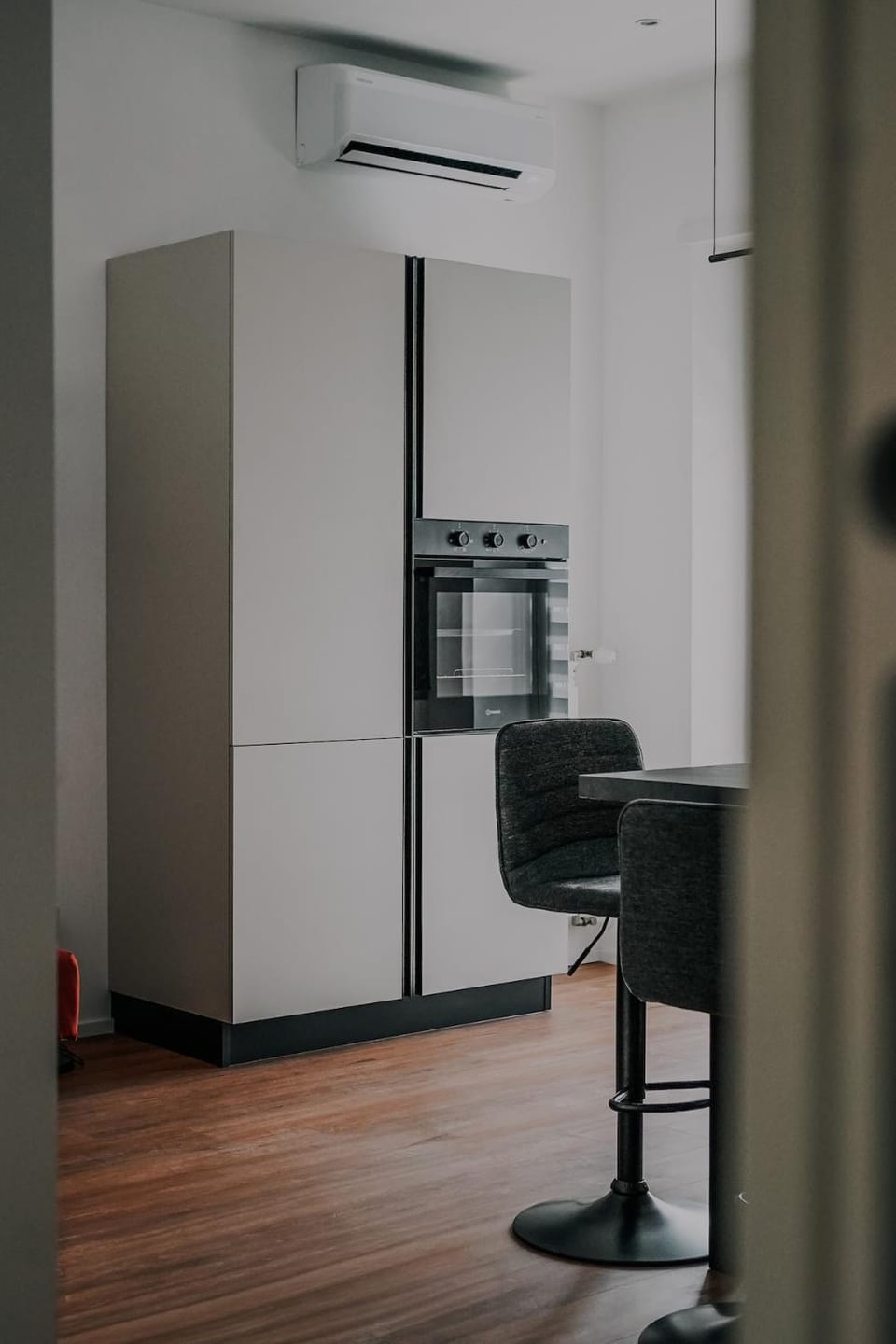 Kitchen or kitchenette, air conditioner