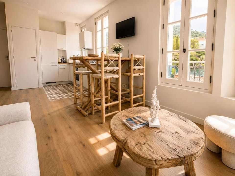 La Bastide Blanche Sea view, air conditioning and WiFi Apartment in Saint-Raphael