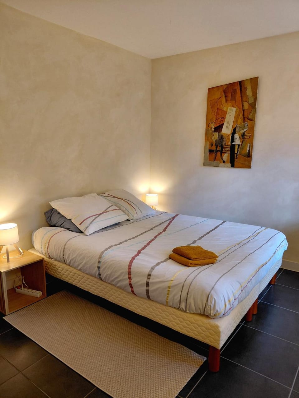 Chambre Cozy lit QueenSize avec salle de bain et wc privés Bed and Breakfast in Nantes