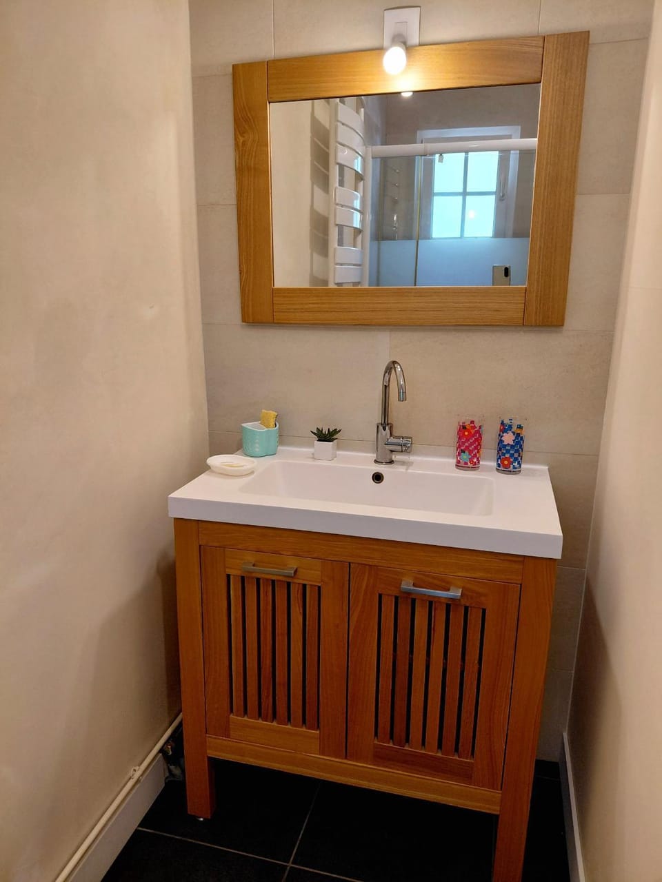 Chambre Cozy lit QueenSize avec salle de bain et wc privés Bed and Breakfast in Nantes