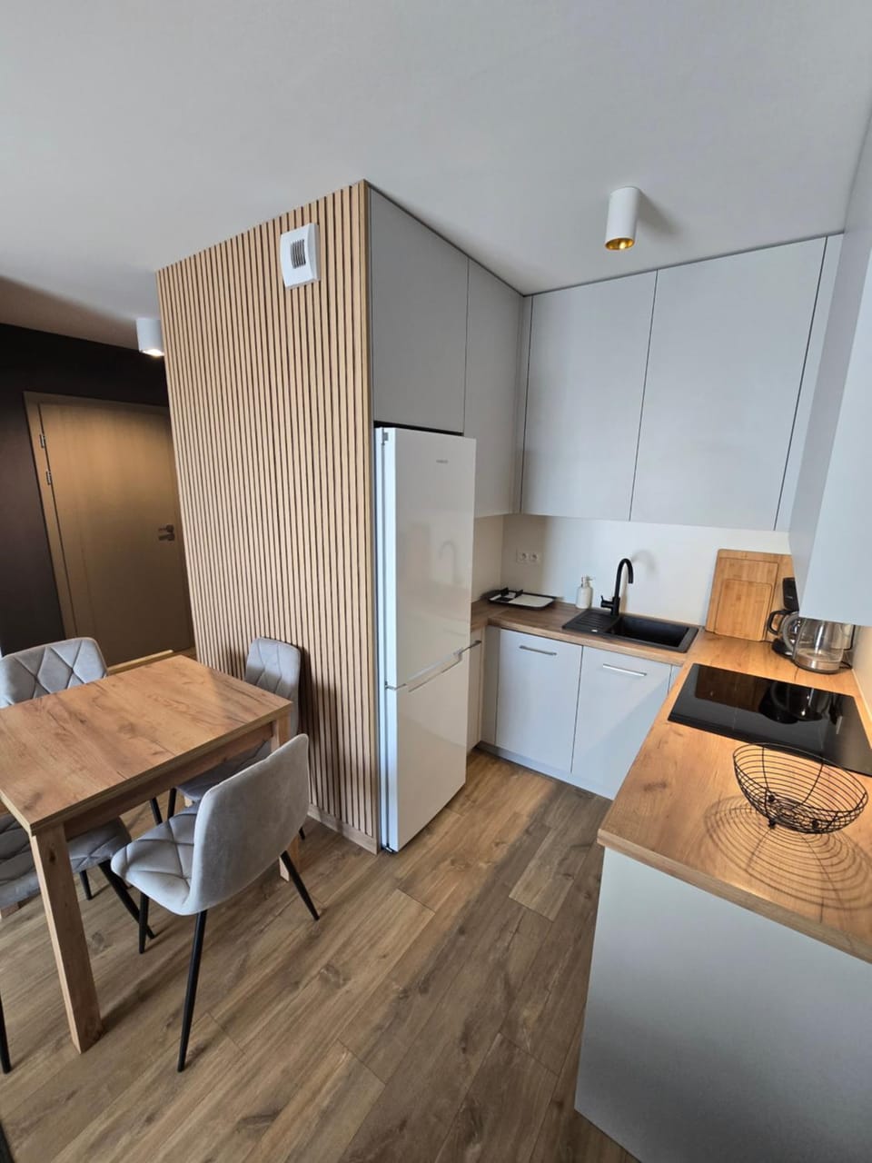 Kitchen or kitchenette, pet friendly, stove