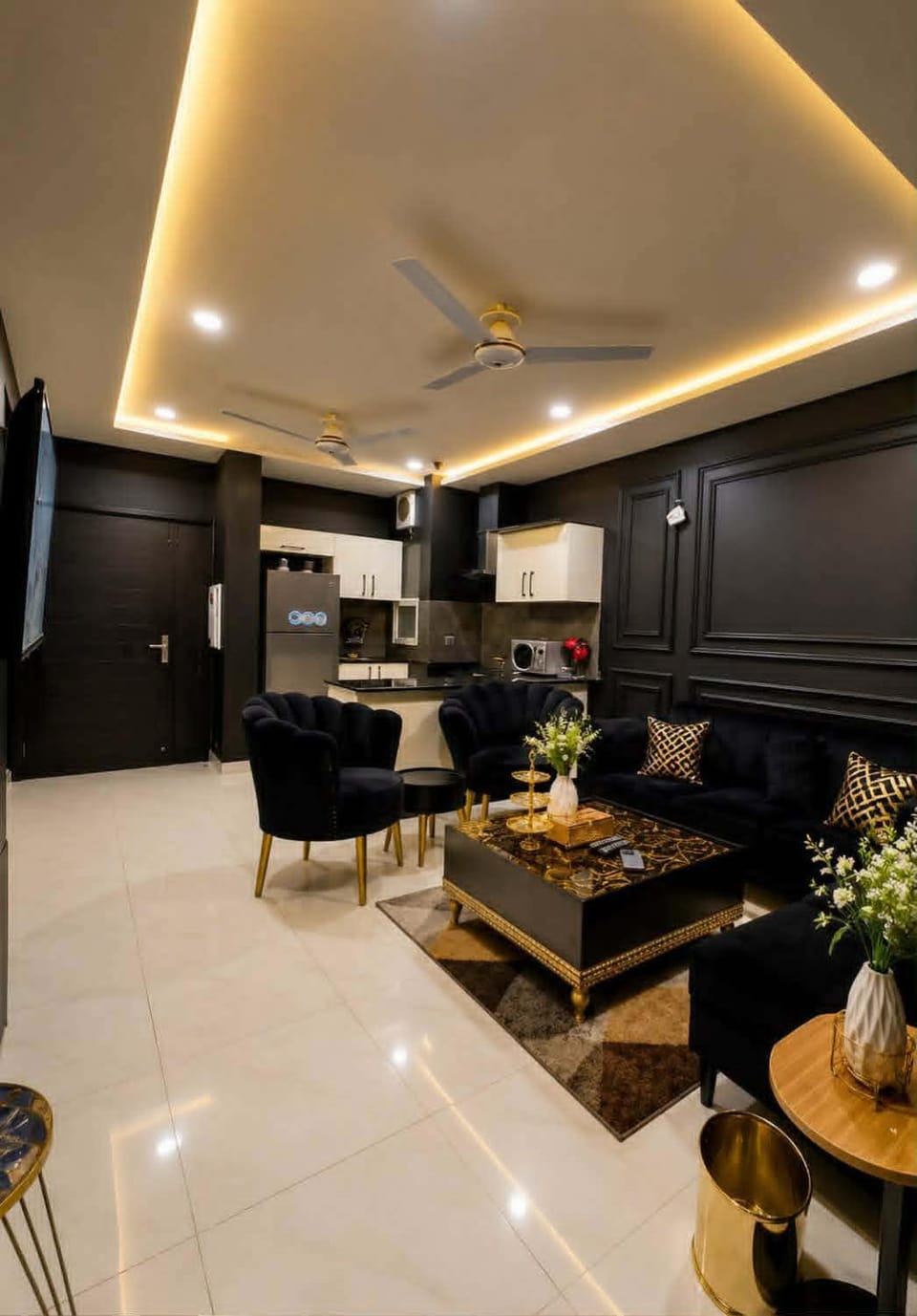 Royal Experience Apartment in Lahore