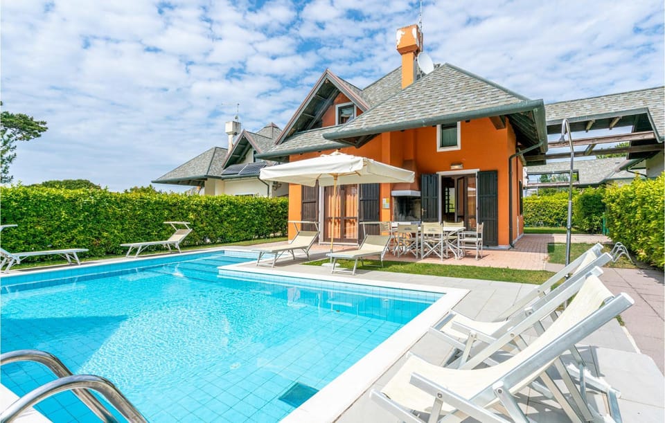Property building, Swimming pool