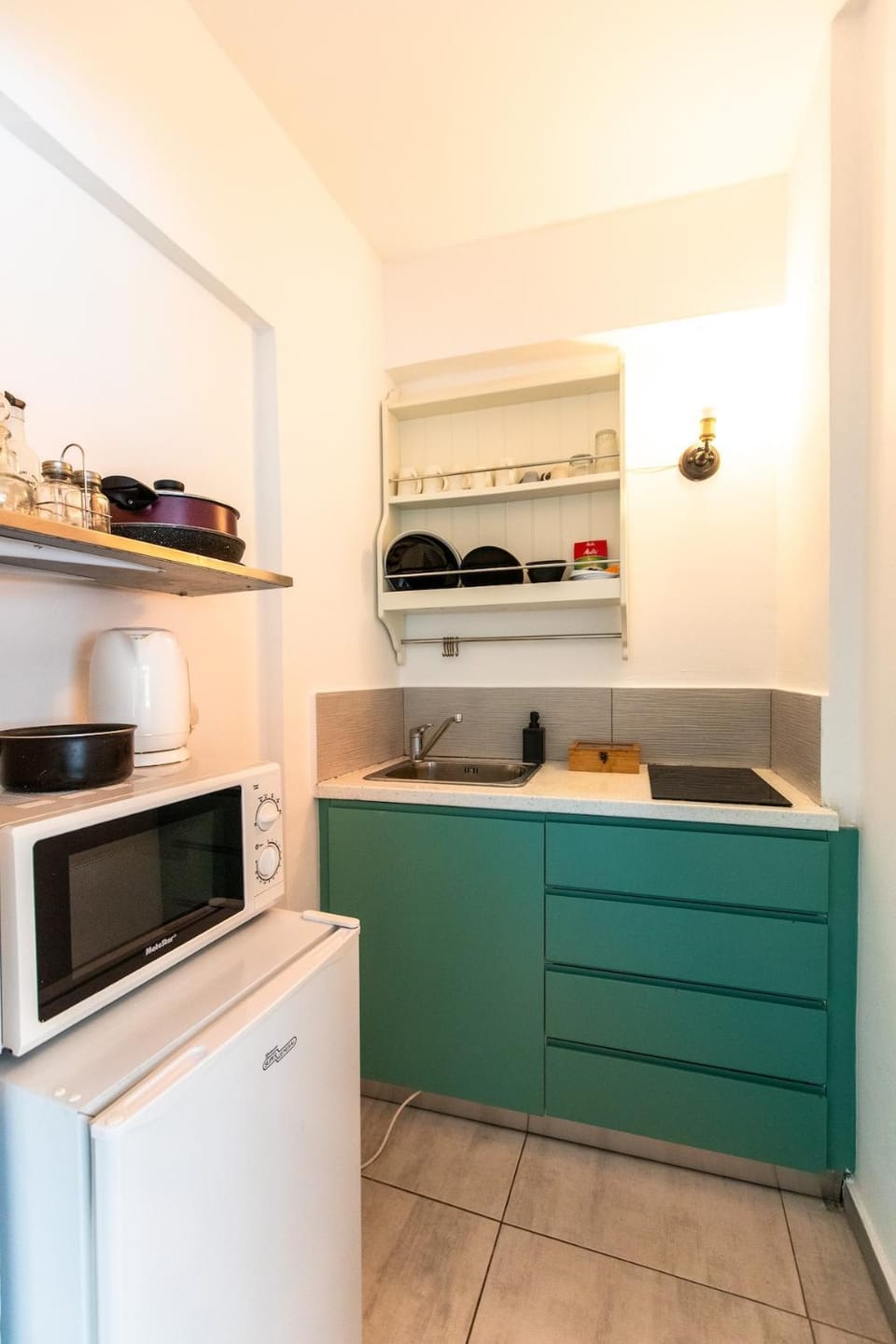 Central 1-bed flat, 5 min walk to Finikoudes Beach Apartment in Larnaca