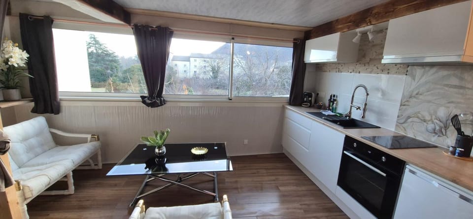 Kitchen or kitchenette, Living room, Dining area