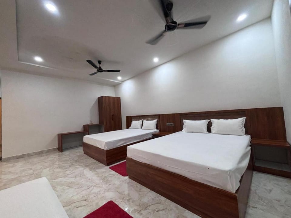 Hotel Rishabh Bed and Breakfast in Varanasi