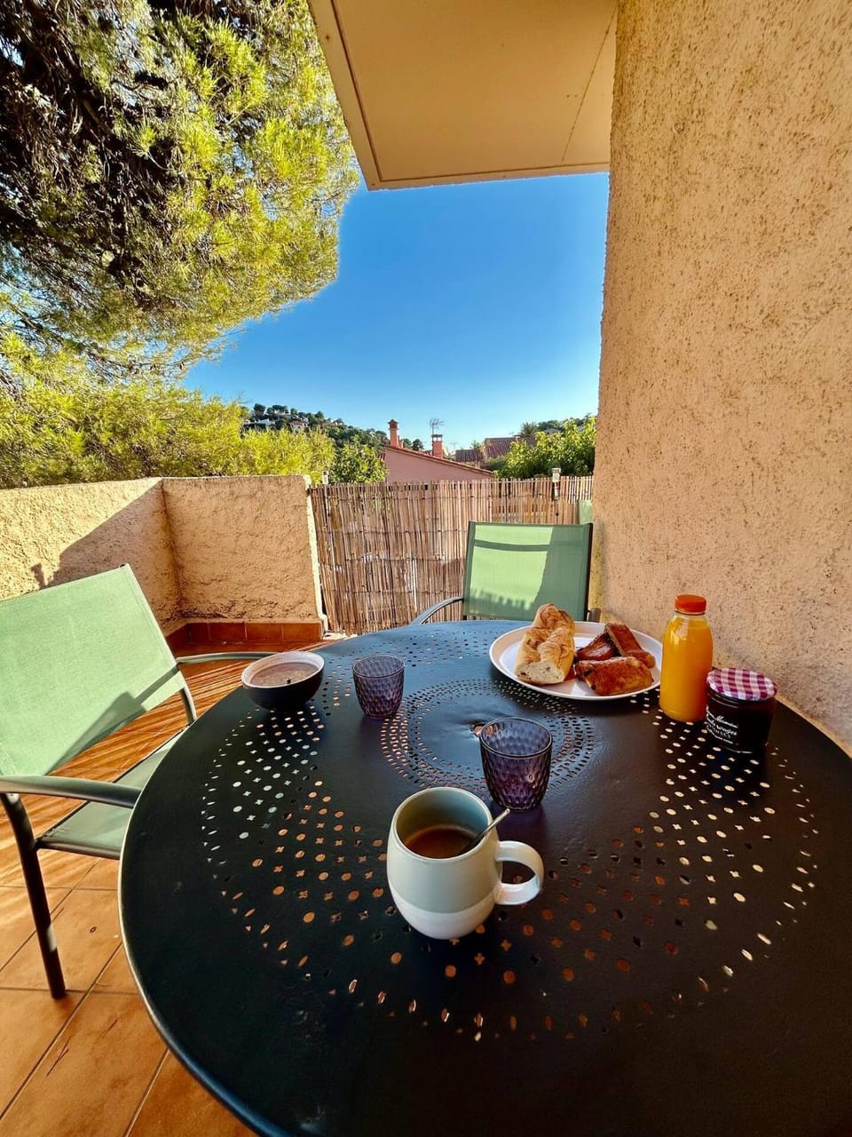 Escapade à Collioure, Terrasse Ombragée Parking Privé et Vue sur les Albères Apartment in Collioure