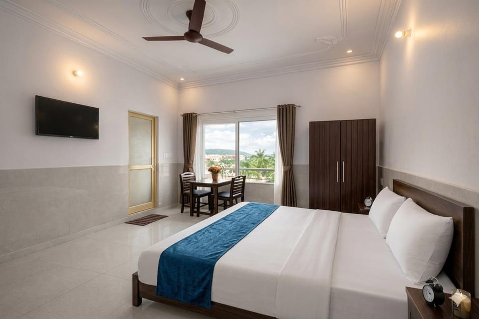 Bed, TV and multimedia, Photo of the whole room, Evening entertainment, Bedroom