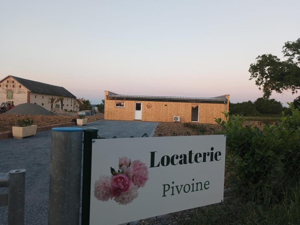Property building, Day, Property logo or sign, Natural landscape
