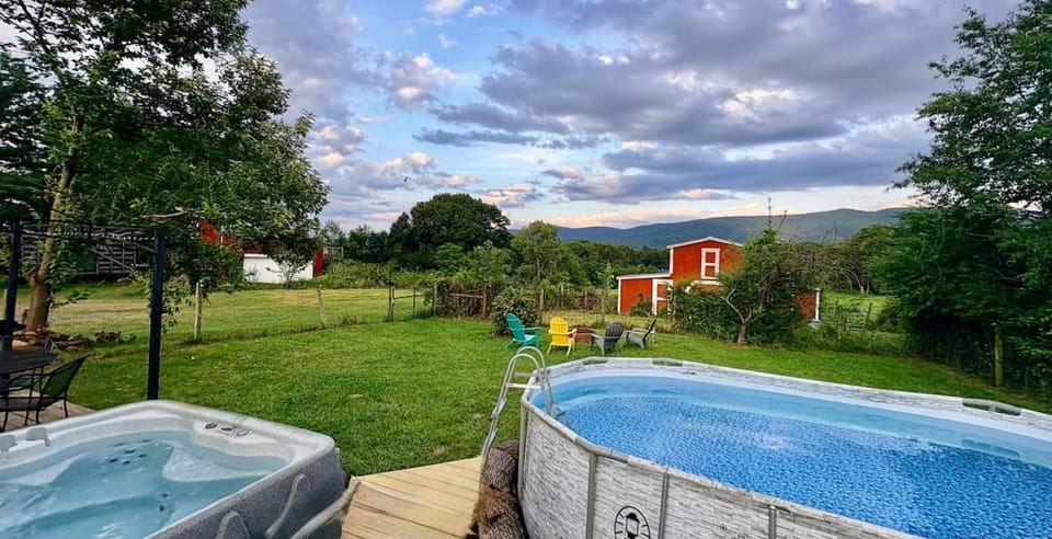 Luray Country Cottage - Pool, Hot Tub & Views House in Shenandoah Valley