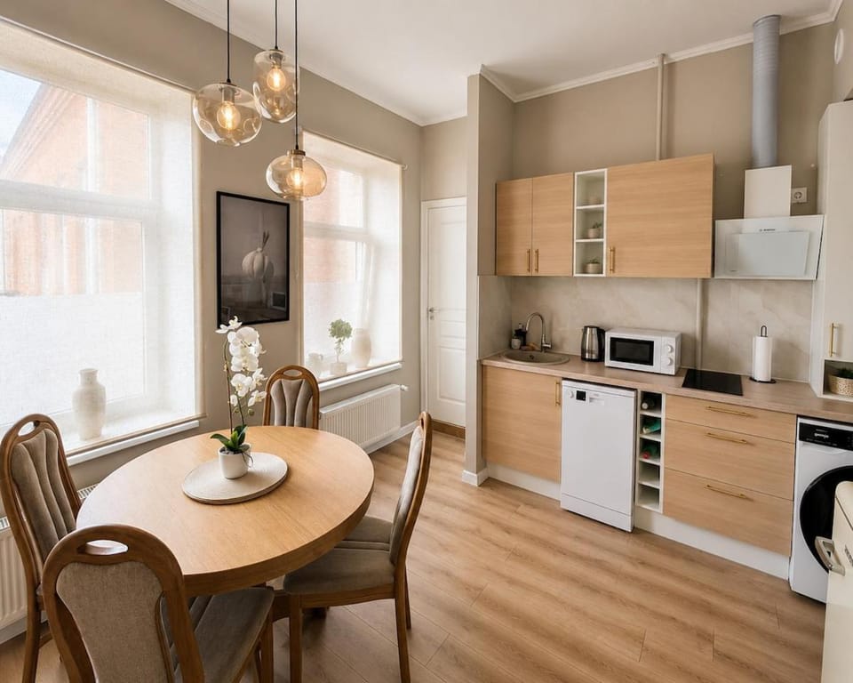 Coffee/tea facilities, Kitchen or kitchenette, Dining area, dishwasher, microwave, stove, washing machine