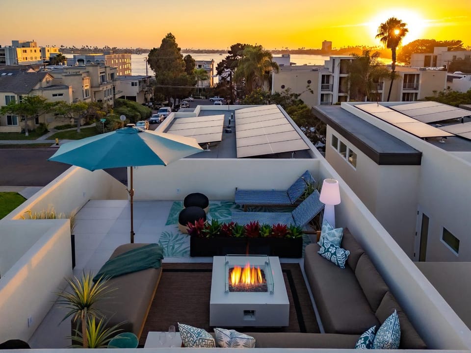 Pacific Sunset House - Rooftop Bay Views Apartment in Mission Bay