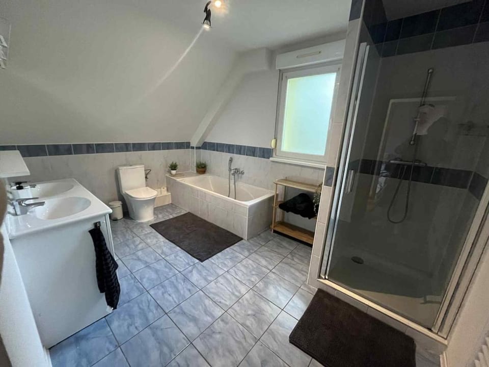 Shower, Bathroom, Bath, towels