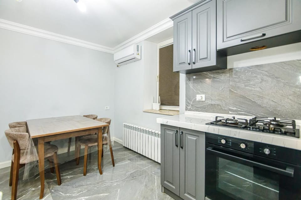 Kitchen or kitchenette, Dining area, dishwasher, minibar, oven, pet friendly, stove