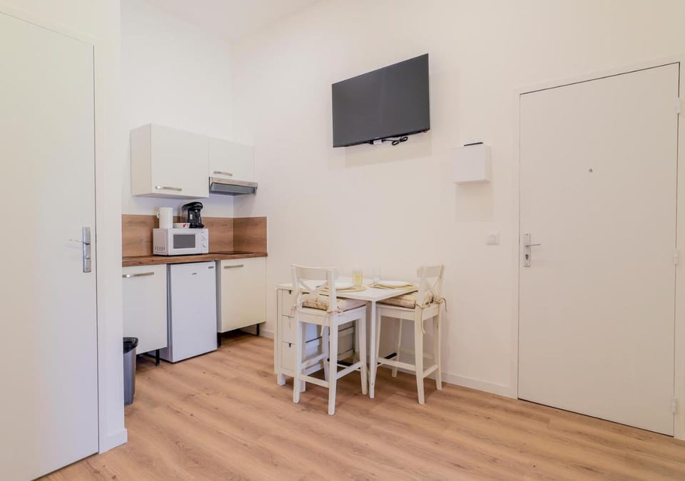 TV and multimedia, Dining area, stove