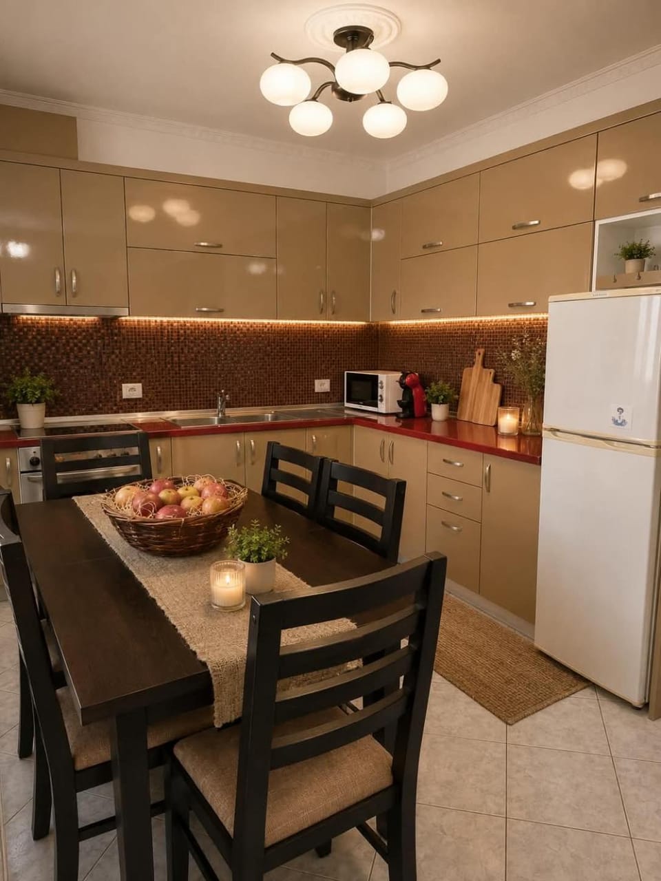 Kitchen or kitchenette, Food and drinks, Dining area, Food, oven, stove