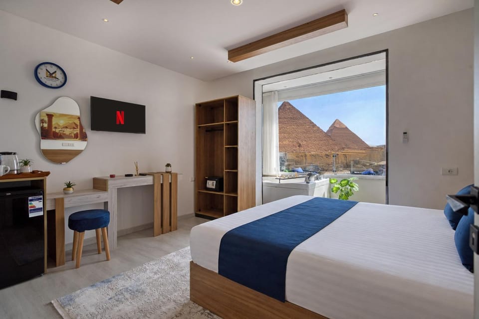 Bed, Natural landscape, TV and multimedia, Photo of the whole room, Bedroom, Mountain view