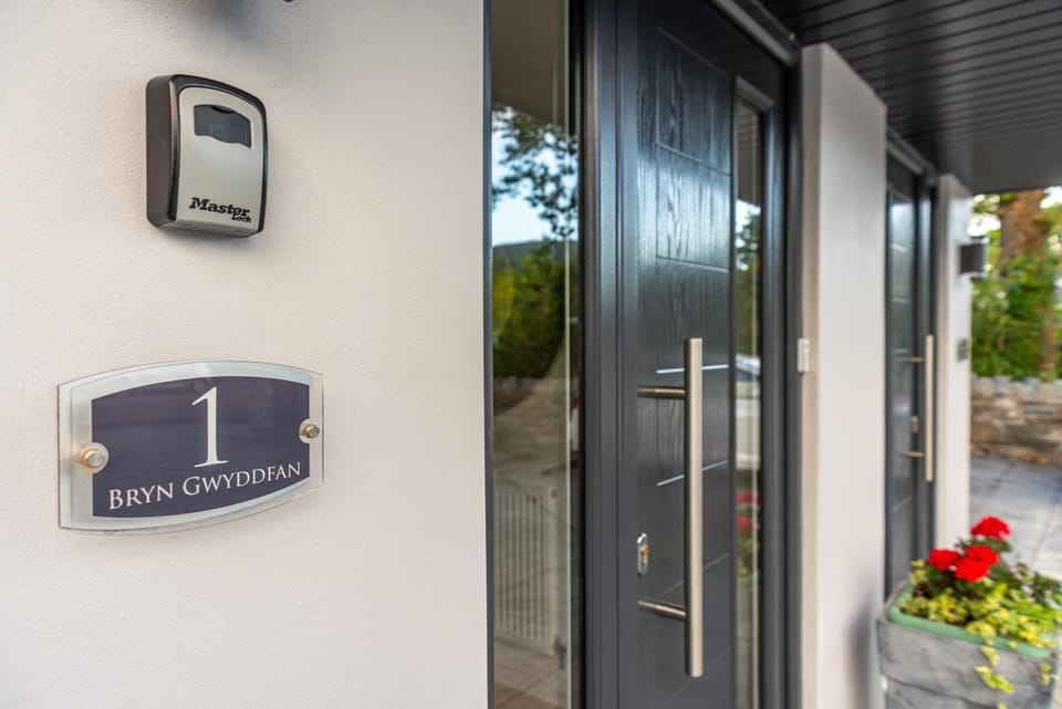 Facade/entrance, Property logo or sign