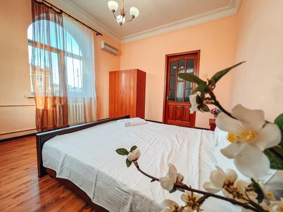 Bed, Bedroom, wardrobe, air conditioner