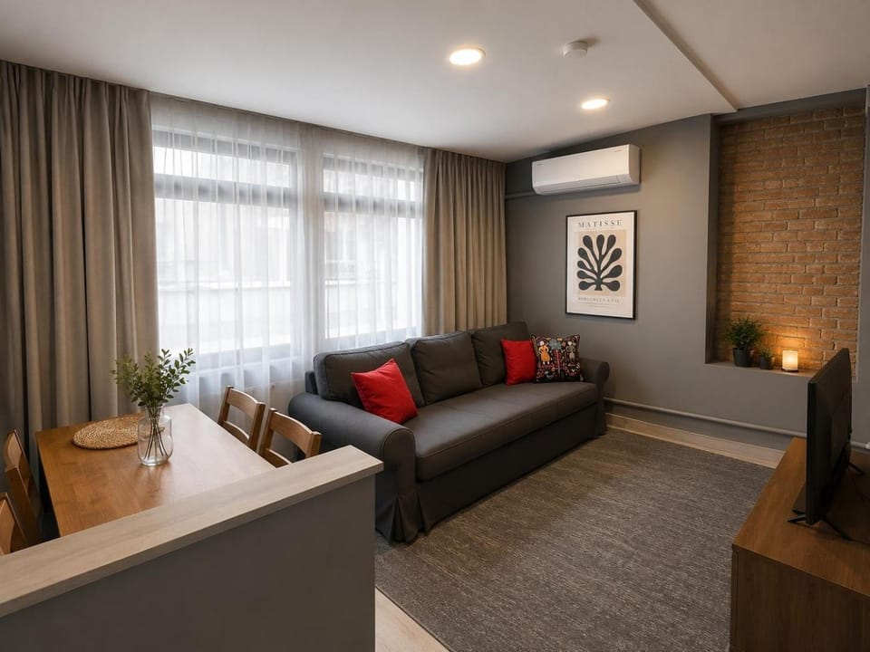 Designer Apartment - AC - Balcony - Walk to Taksim Apartment in Istanbul