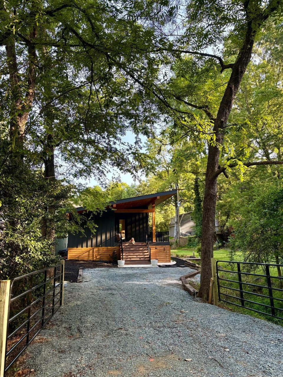 Luxury Modern Retreat - Walk2Shops - Hot Tub - EV Villa in Matthews
