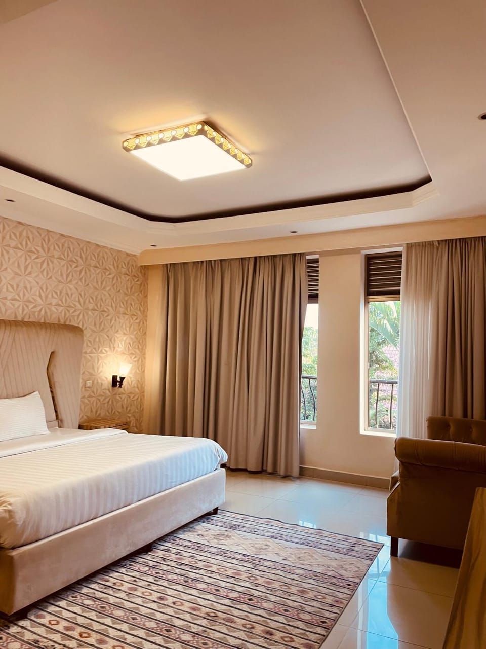 Bed, Living room, Photo of the whole room, Seating area, Bedroom