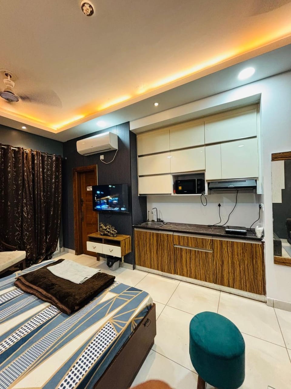 Luxury look Hotel in Noida