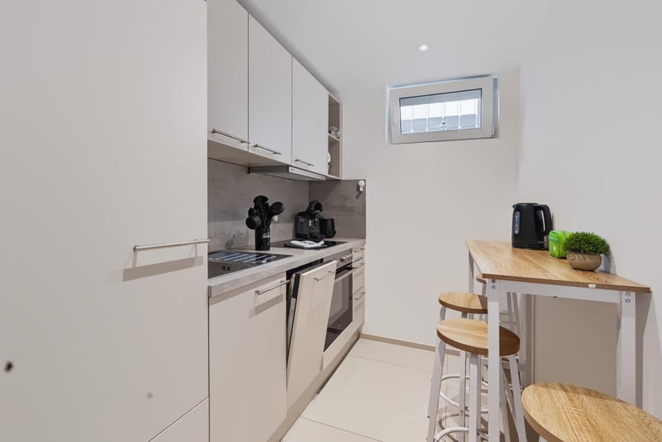 Kitchen or kitchenette, Dining area, dishwasher
