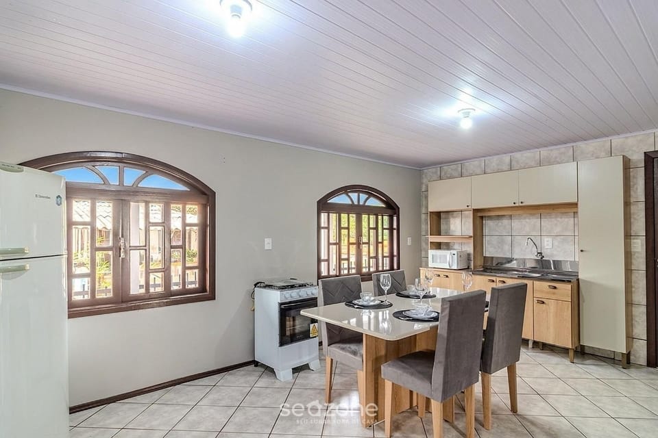 View (from property/room), Kitchen or kitchenette, Dining area