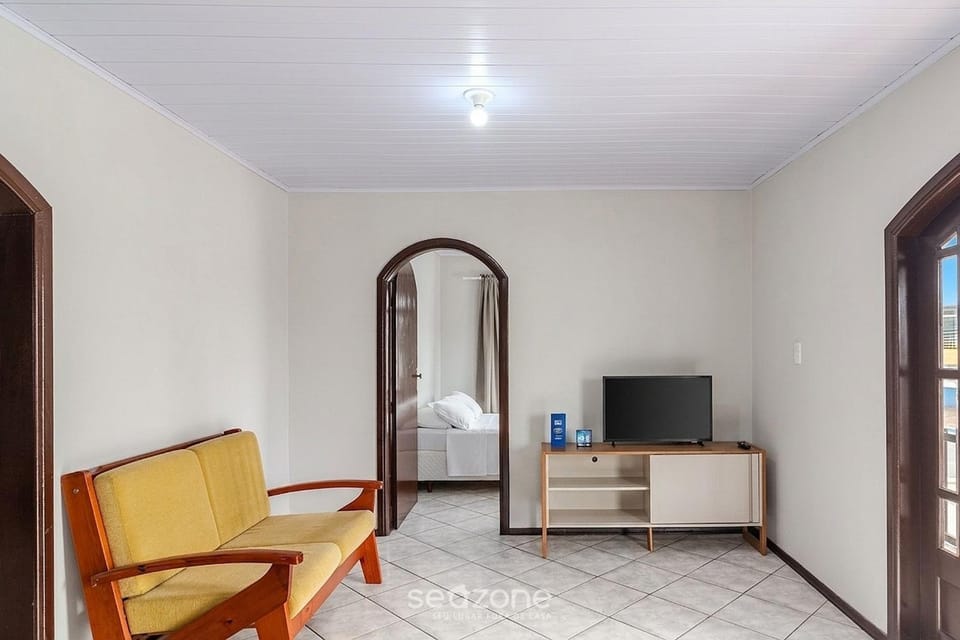 TV and multimedia, Living room, Seating area, Bedroom