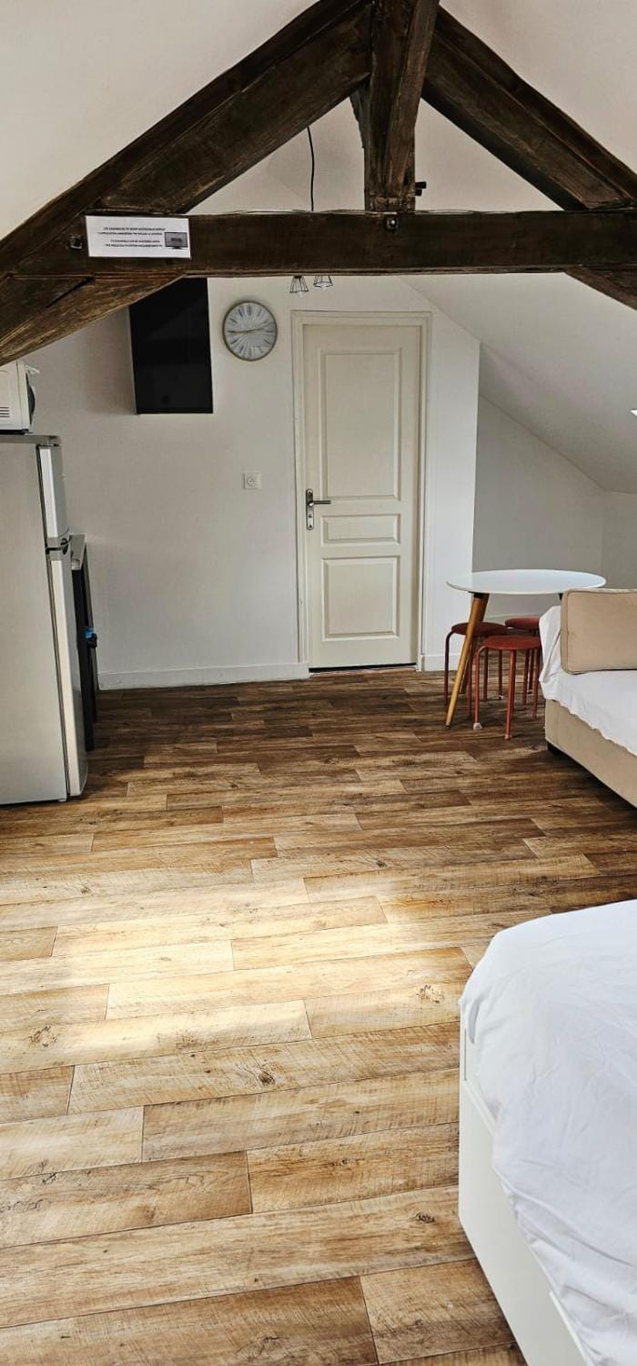 Spacieux Studio proche Centre 2eme etage sans ascenseur, without lift Apartment in Epernay