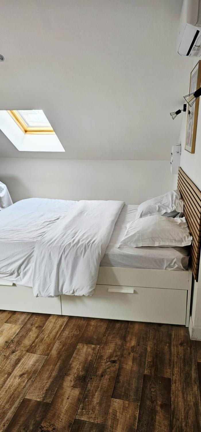 Spacieux Studio proche Centre 2eme etage sans ascenseur, without lift Apartment in Epernay