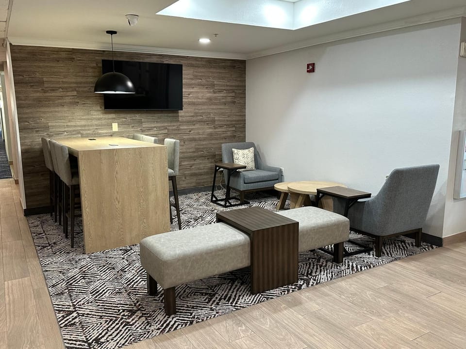 Communal lounge/ TV room, Lobby or reception, Seating area