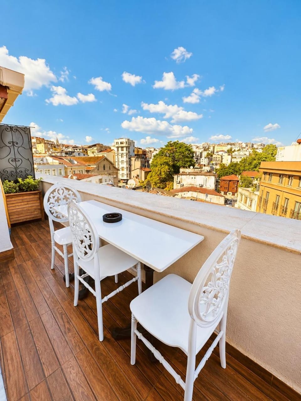Balcony/Terrace, City view