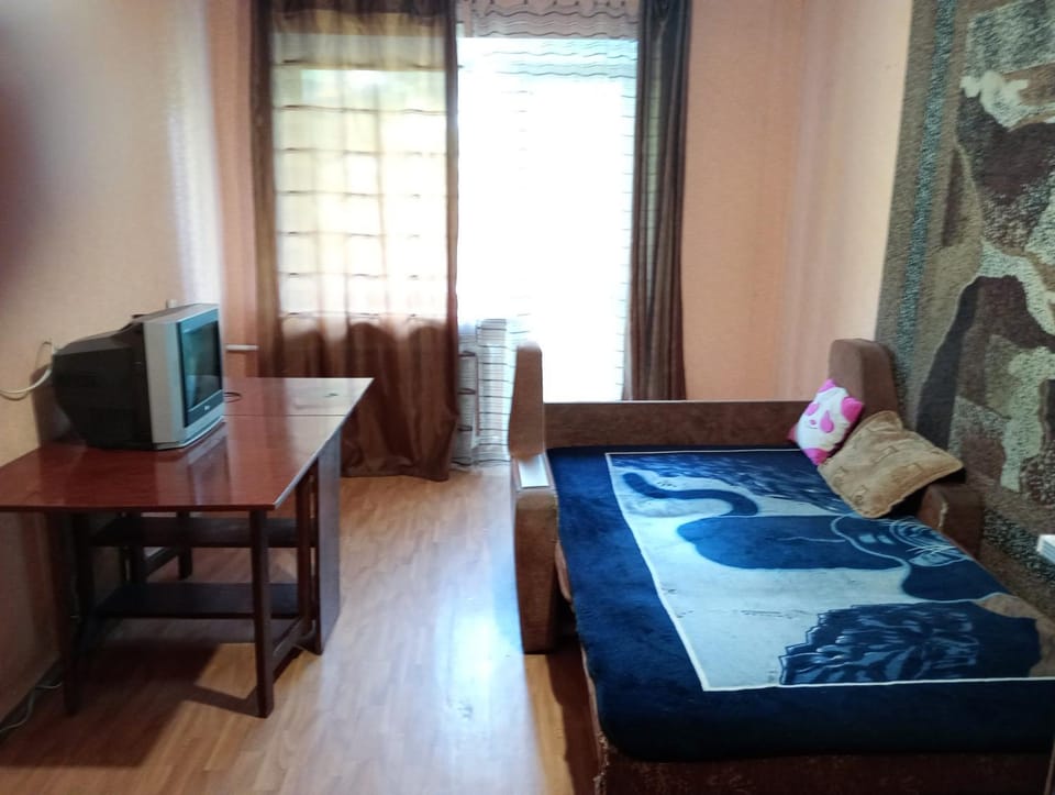 Bed, TV and multimedia, Living room, Photo of the whole room