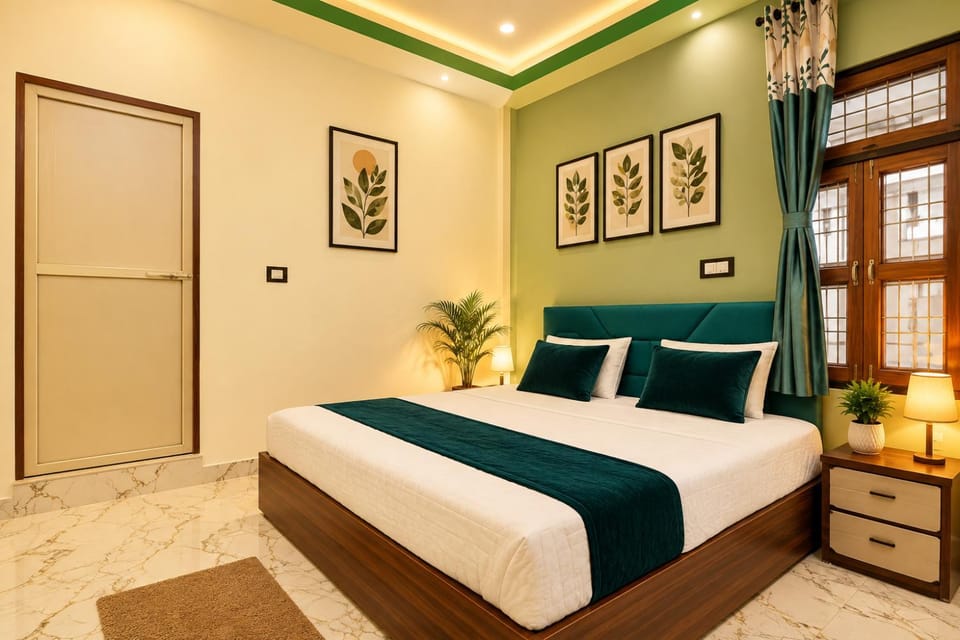 Photo of the whole room, Bedroom